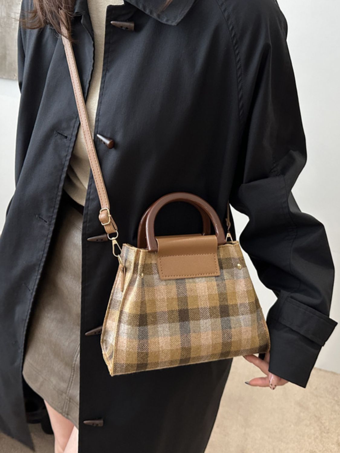 Contrast Plaid Trapezoid Shape Crossbody Bag