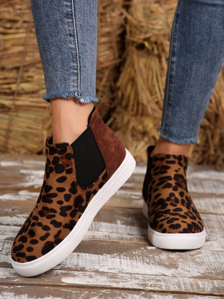 Round Toe Flat Sneakers | Hanalas