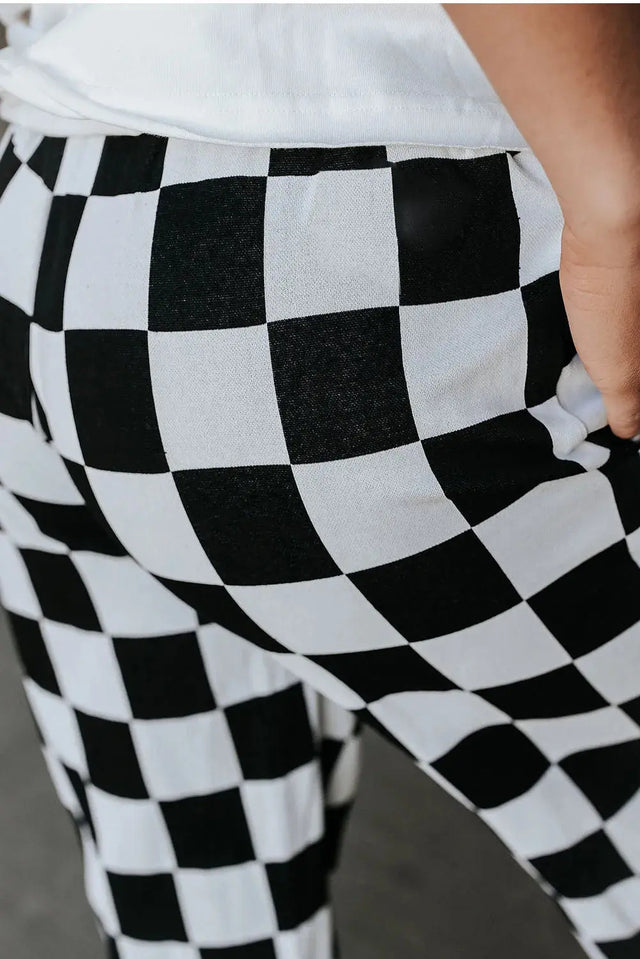 Checkered Elastic Waist Joggers Trendsi Hanalas